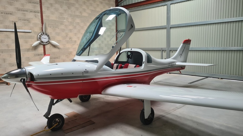 Le WT9 en hangar, verrière ouverte