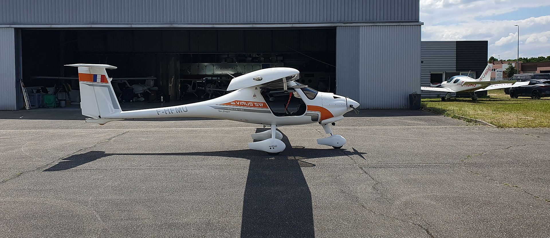 Pipistrel Virus SW 121 certifié F-HFMU devant le hangar Finesse Max, aérodrome de Haguenau