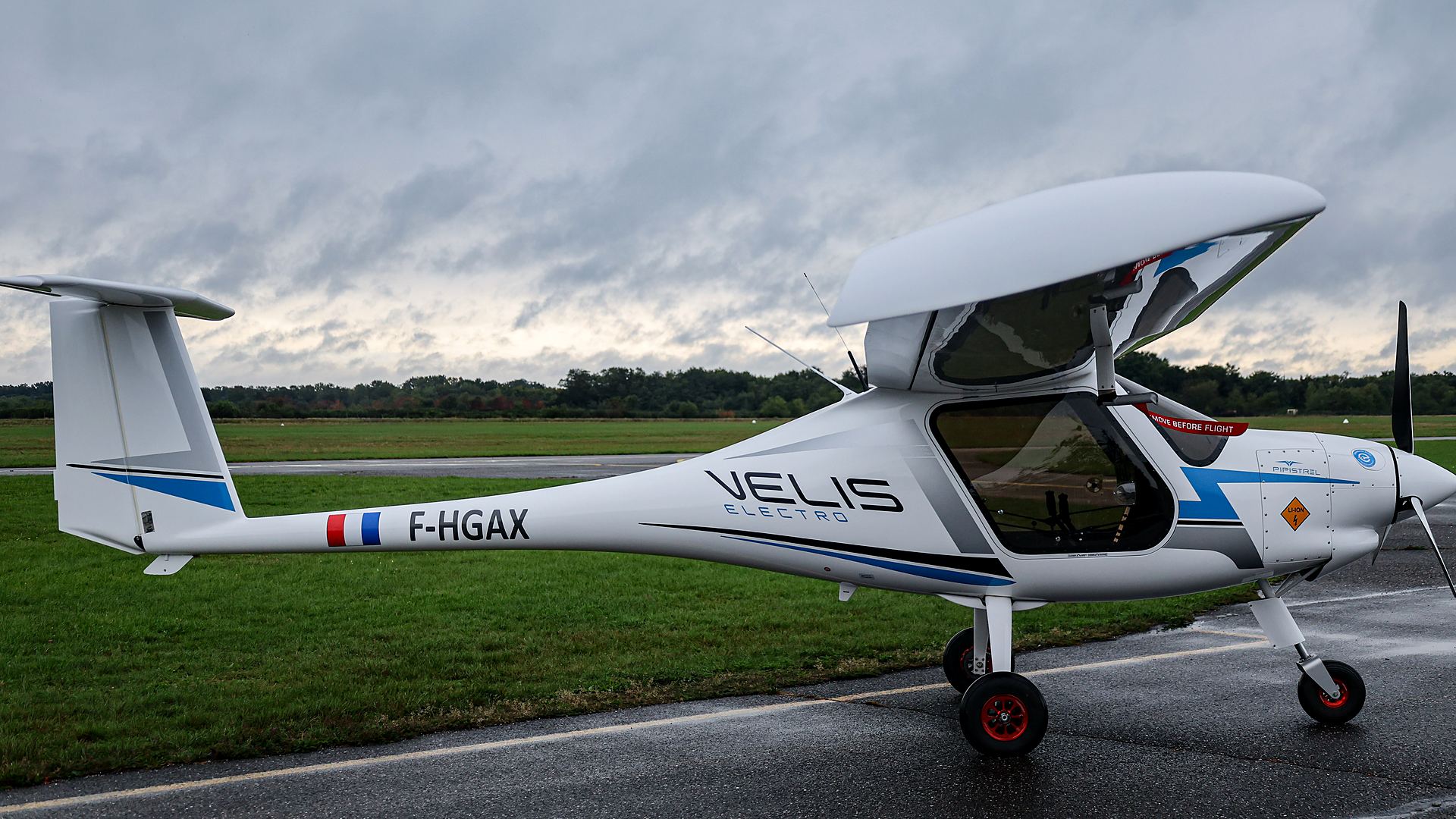 Pipistrel Velis Electro F-HGAX, avion certifié à motorisation électrique, sur l’aérodrome